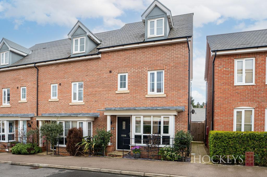 Summers Hill Drive, Papworth Everard, CB23 4 bed end of terrace house