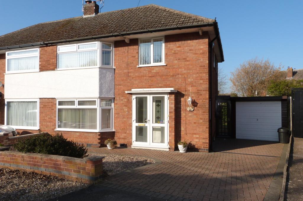 Aintree Crescent, Oadby 3 bed semidetached house £1,000 pcm (£231 pw)