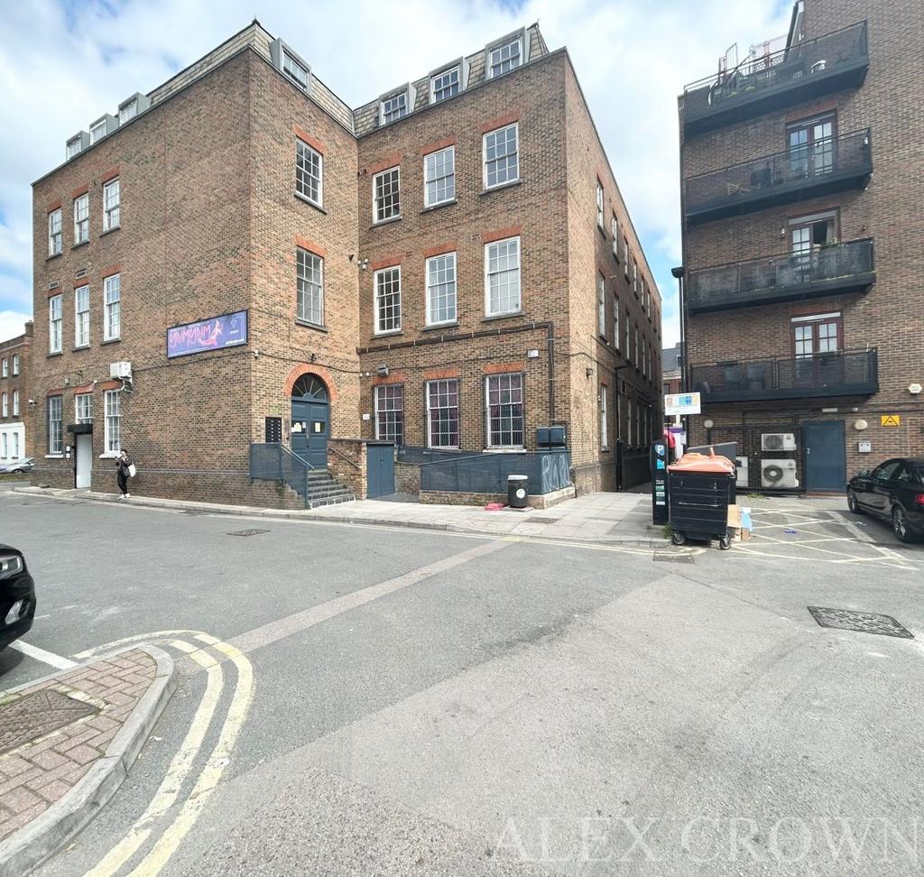 Stoke Newington High Street, Stoke... 2 bed apartment £2,300 pcm (£