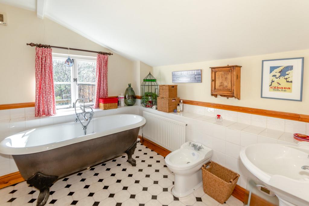 Family Bathrooom