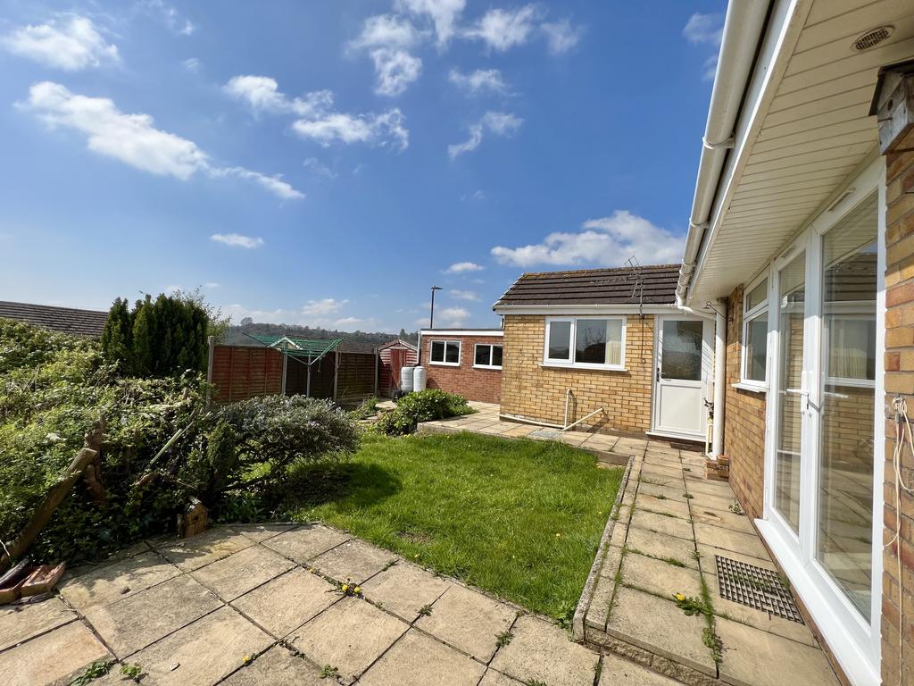 Wyebank Place, Tutshill, Chepstow... 3 bed bungalow £1,000 pcm (£231 pw)