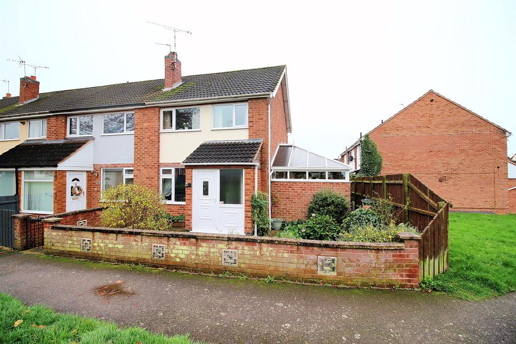 Oak Crescent, Leicester, LE3 3 bed end of terrace house £230,000