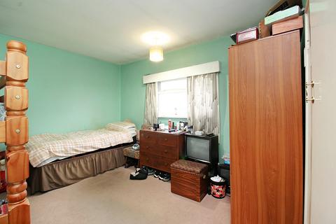 72 Central Avenue, Syston, Leicester, LE7 2EE
