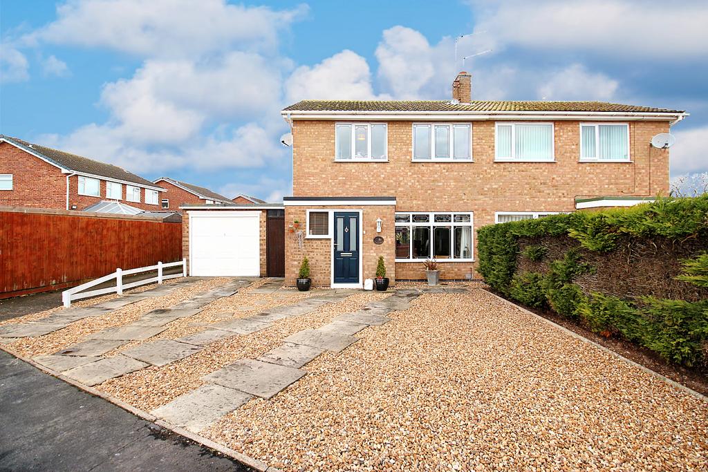 Pine Drive, Syston, LE7 3 bed semidetached house for sale £289,950