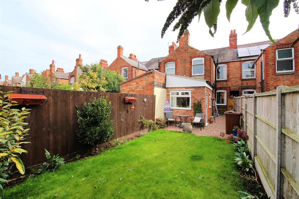 St. Peters Street, Syston, LE7 2 bed terraced house for sale £209,950