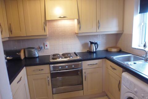 2 bedroom flat to rent, Pennyfield Close, Meanwood, Leeds, LS6