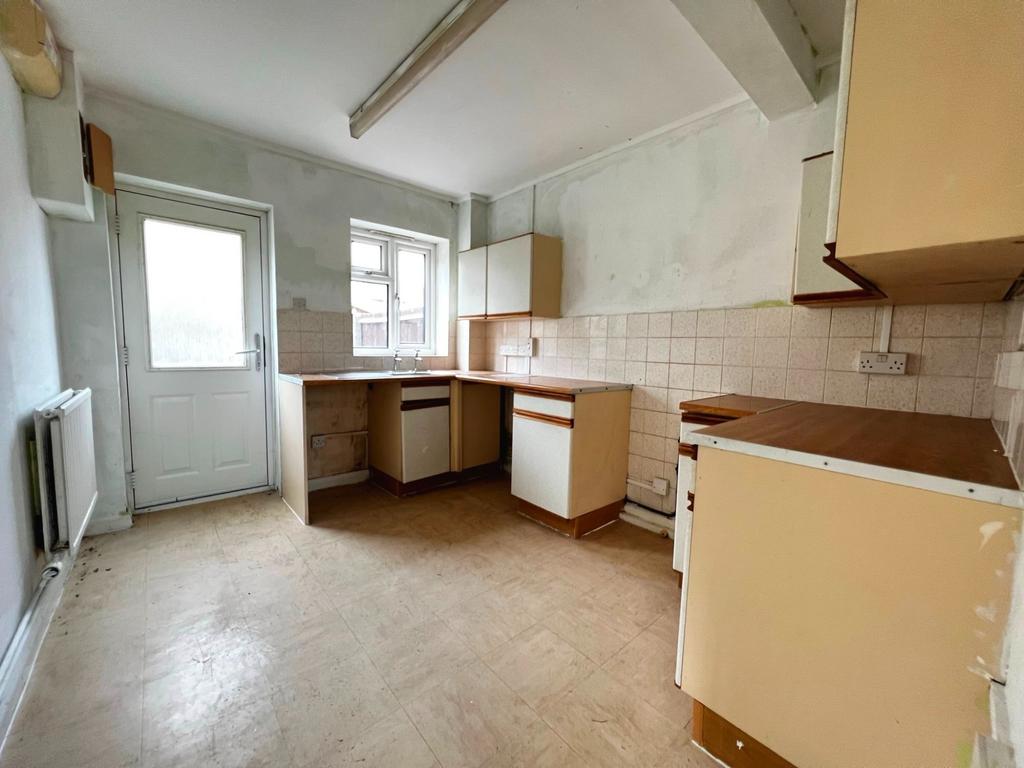 Siddington Road Cirencester 3 Bed Terraced House £200 000