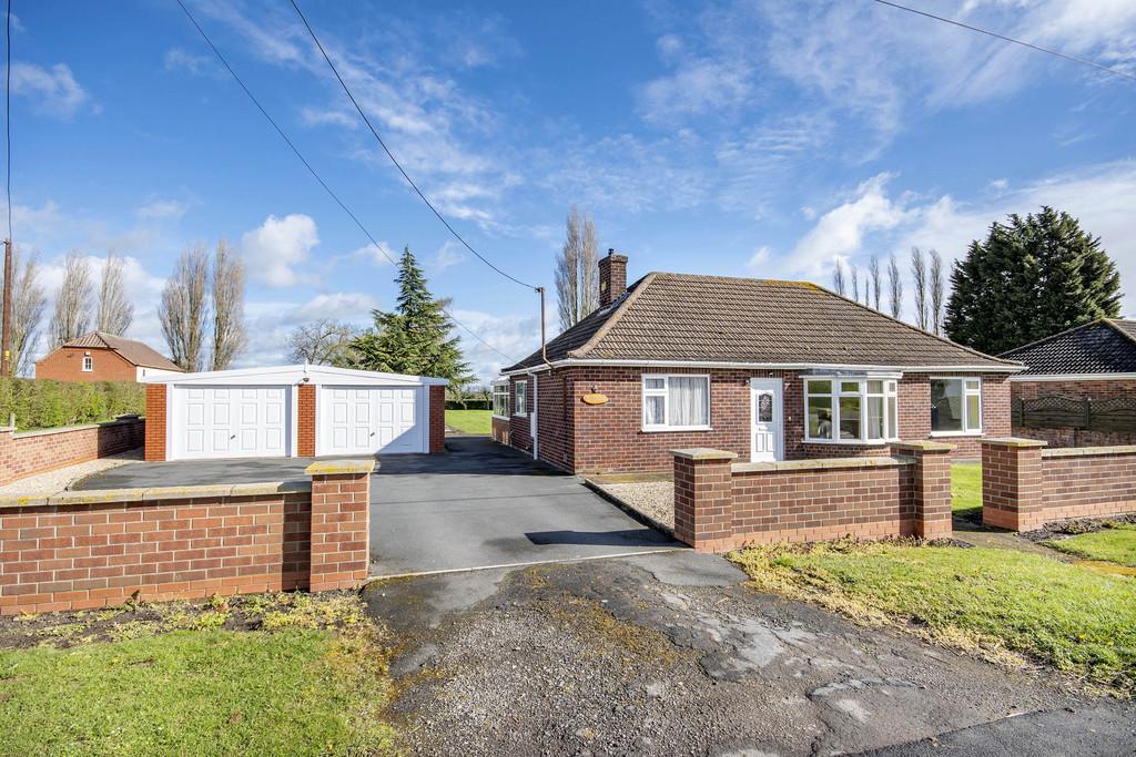 Kexby Lane, Kexby, Gainsborough 2 bed detached bungalow for sale £375,000