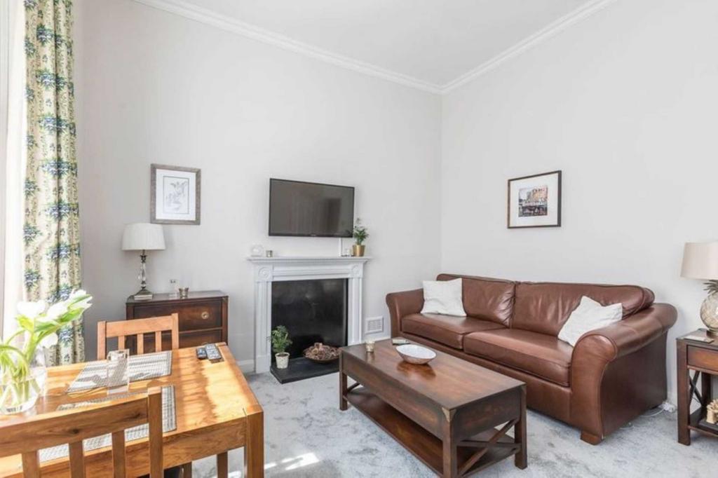 Gloucester Street, Pimlico. SW1V 2 bed apartment £2,535 pcm (£585 pw)