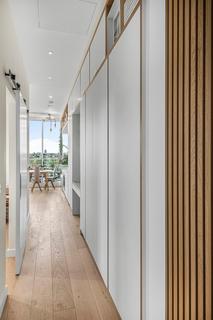 undefined, Apt Parkview, Great West Road, Brentford, Middlesex