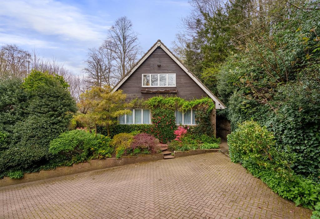 Logs Hill, Chislehurst, Kent, BR7 4 bed detached house for sale £