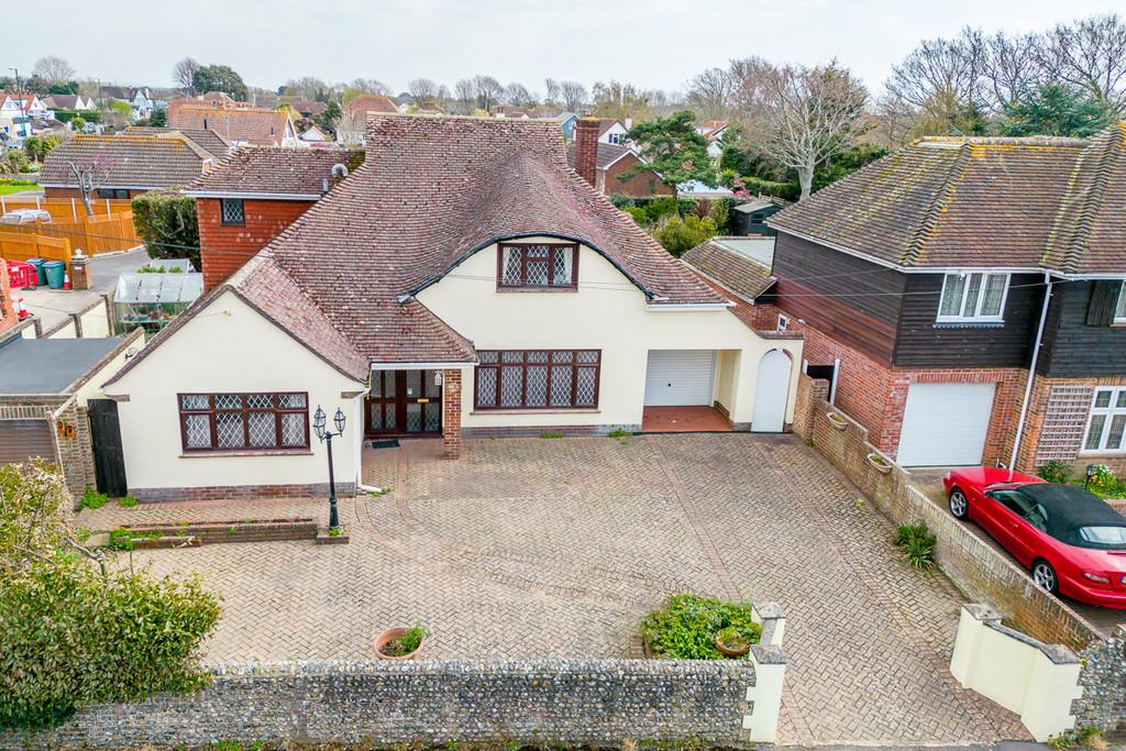 Summerley Lane Felpham Bognor Regis 4 Bed Detached House For Sale £