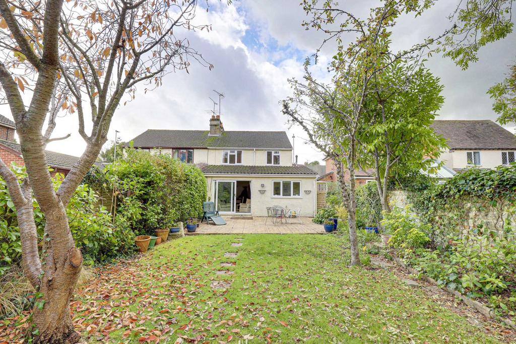 Woodcote Road, Caversham Heights, Reading 3 bed semidetached house for