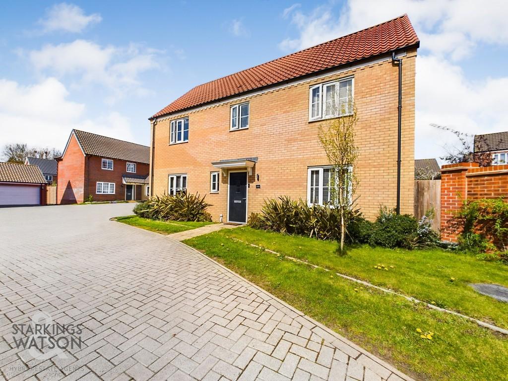 Gunns Close, Blofield, Norwich 4 bed detached house for sale £475,000