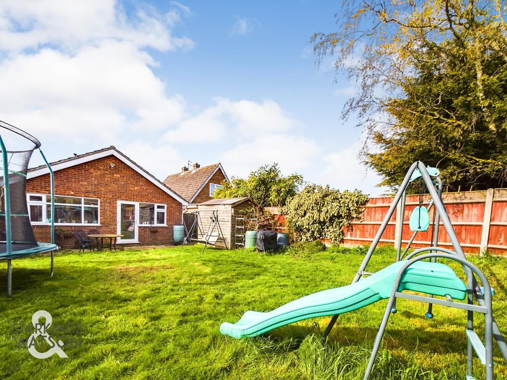 Holmesdale Road, Brundall, Norwich 4 bed detached bungalow for sale £