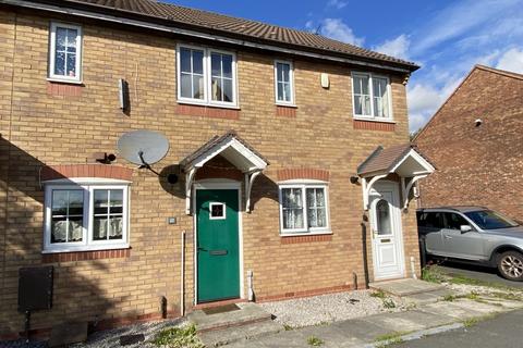 2 bedroom townhouse to rent, Sark Gardens, Blackburn