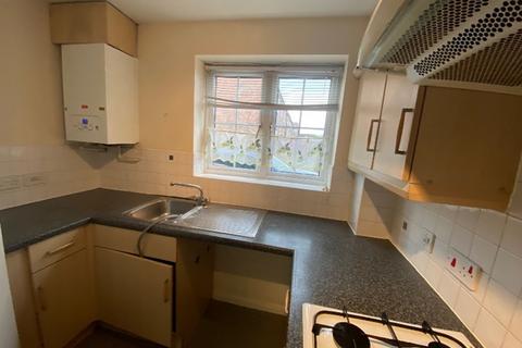 2 bedroom townhouse to rent, Sark Gardens, Blackburn