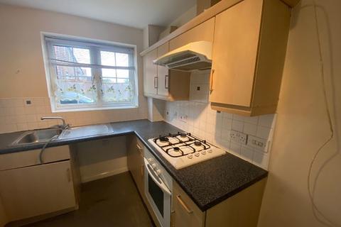 2 bedroom townhouse to rent, Sark Gardens, Blackburn