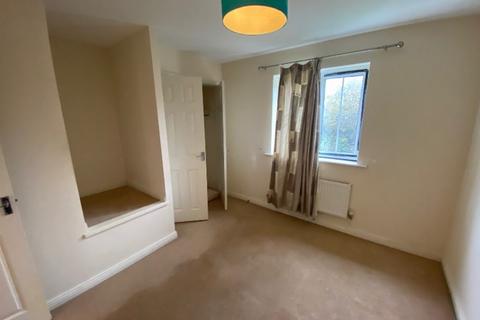 2 bedroom townhouse to rent, Sark Gardens, Blackburn