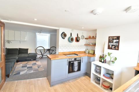 3 bedroom terraced house to rent, Kemp Street, Brighton