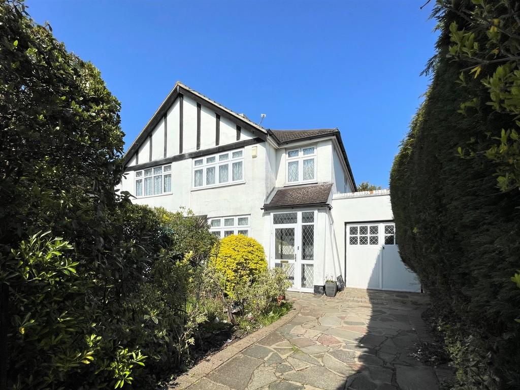 Frankswood Avenue, Petts Wood 3 bed semidetached house for sale £620,000