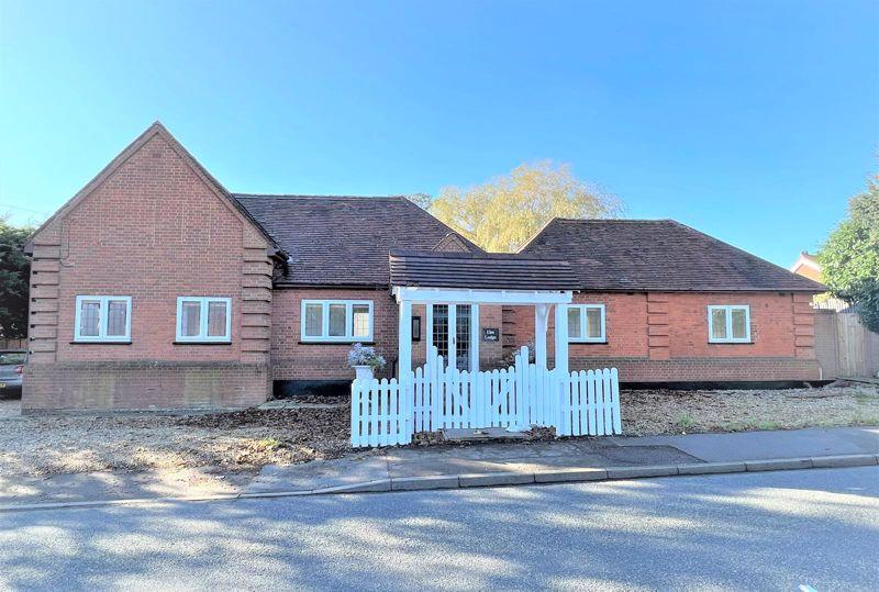 Great Warley Street, Brentwood CM13 6 bed house £3,250 pcm (£750 pw)