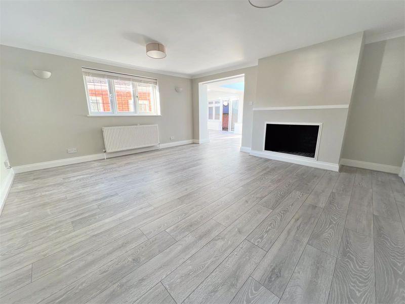 Great Warley Street, Brentwood CM13 6 bed house £3,250 pcm (£750 pw)