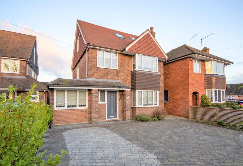 Crossways, Brentwood CM15 4 bed detached house for sale - £925,000