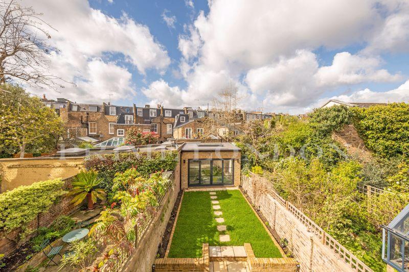 Britannia Road, Fulham, London 5 bed townhouse £8,667 pcm (£2,000 pw)