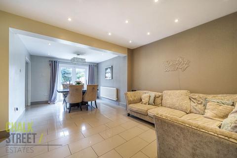 3 bedroom semi-detached bungalow for sale - Front Lane, Upminster, RM14