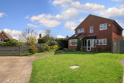 3 bedroom detached house for sale, Mentmore View, Tring