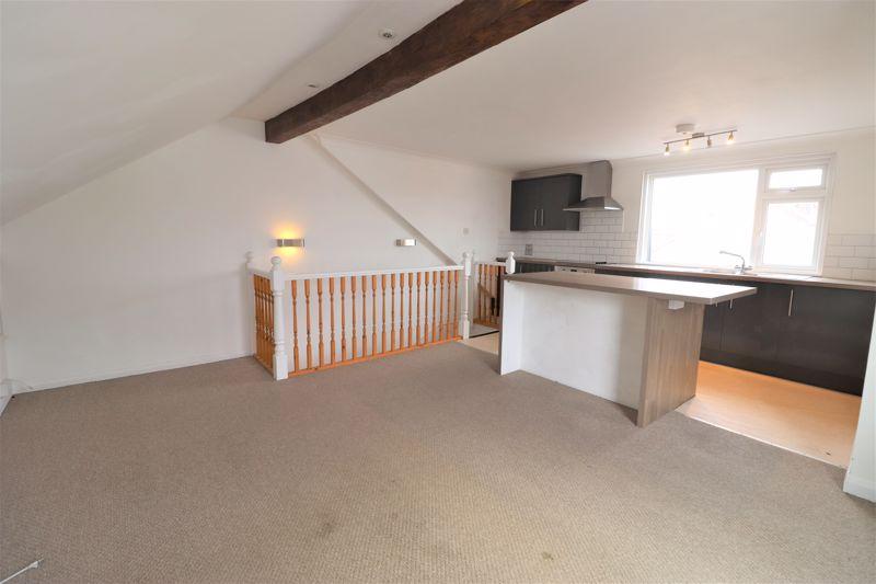 Pavilion Road, Worthing 3 bed apartment £1,400 pcm (£323 pw)