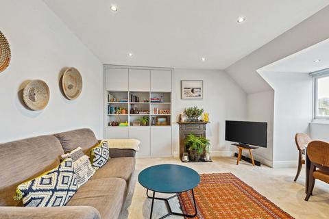 2 bedroom flat for sale, Kidderpore Gardens, Hampstead, NW3