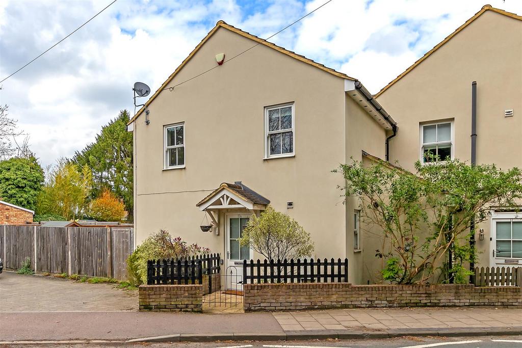 Sandpit Lane, St. Albans 2 bed end of terrace house £2,000 pcm (£462 pw)