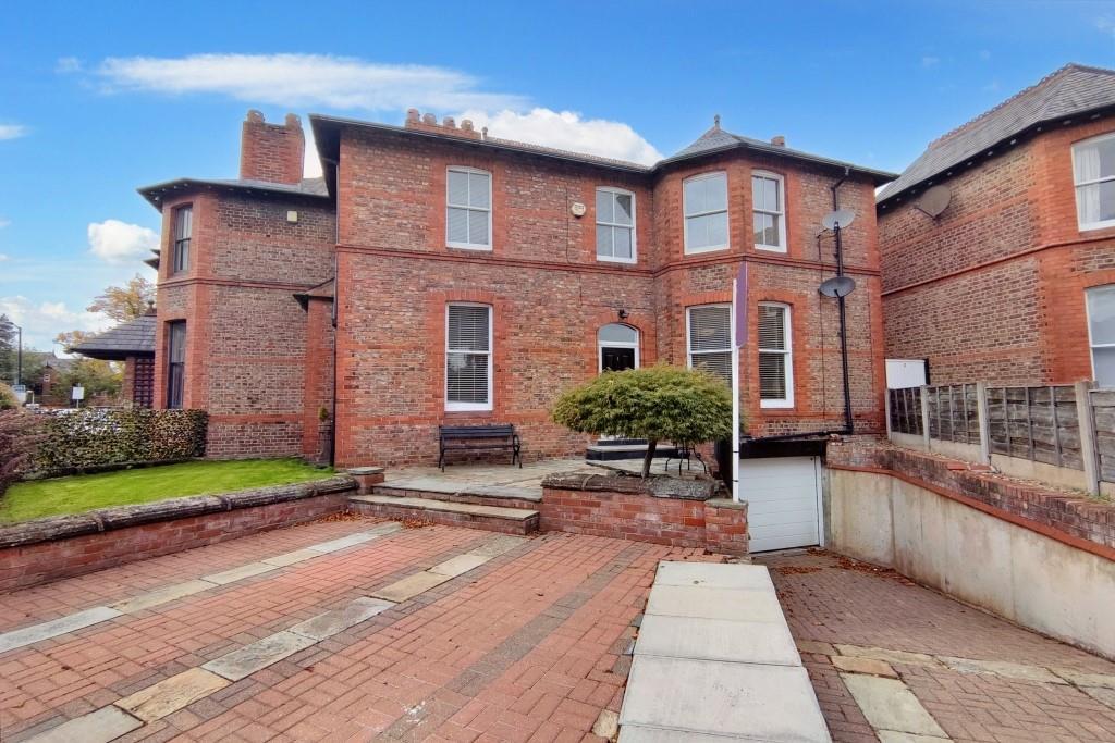 Albert Road, Hale 3 bed semidetached house £2,200 pcm (£508 pw)