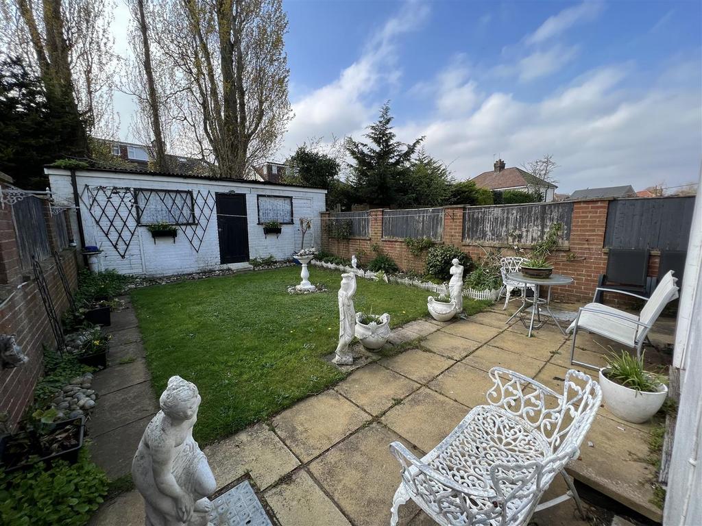 Milner Road, Heswall, Wirral 3 bed semidetached house for sale £250,000