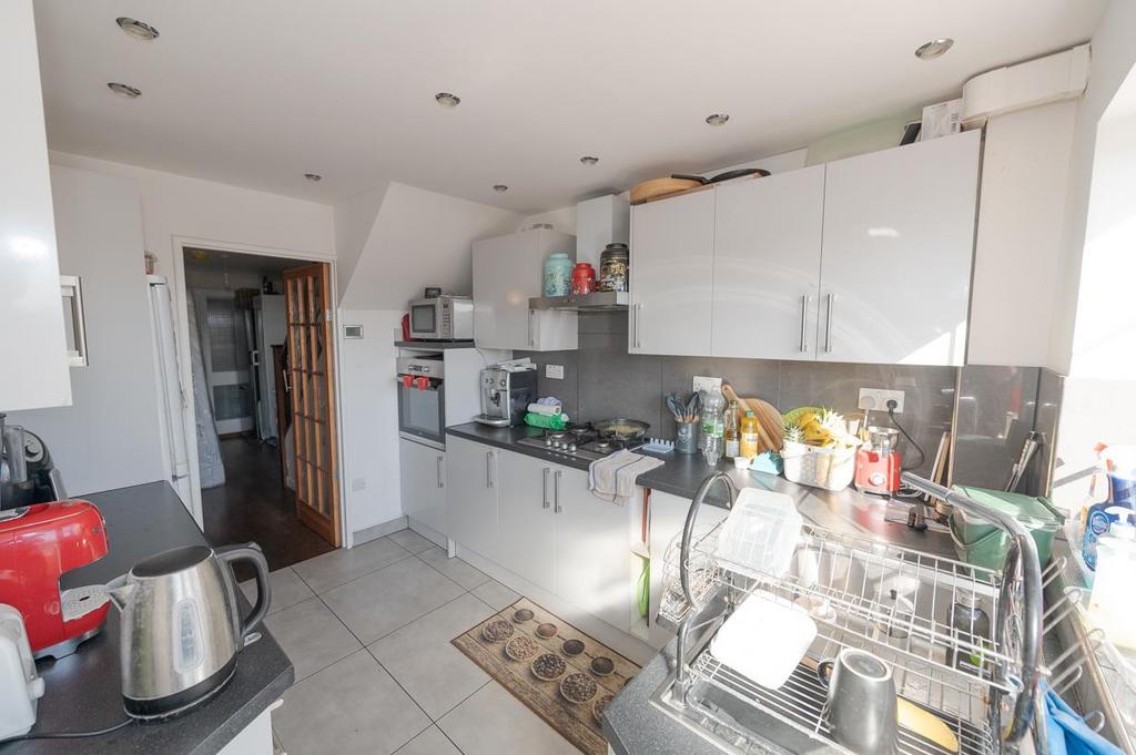Kitchen pic 2.jpg