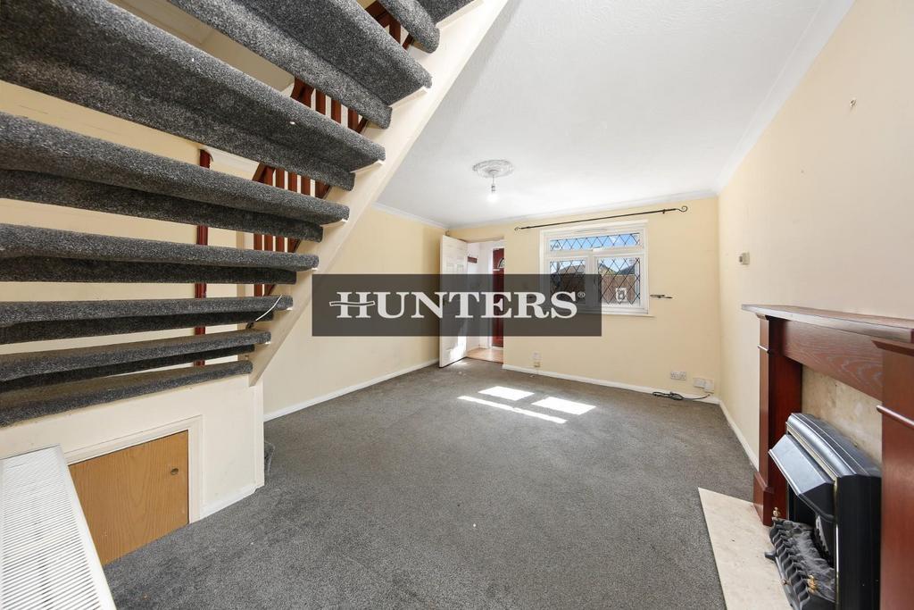 Gibson Road, Chadwell Heath, RM8 2 bed house £1,750 pcm (£404 pw)