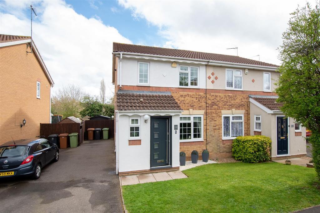 Reynolds Close, Wellingborough 3 bed semidetached house £1,200 pcm