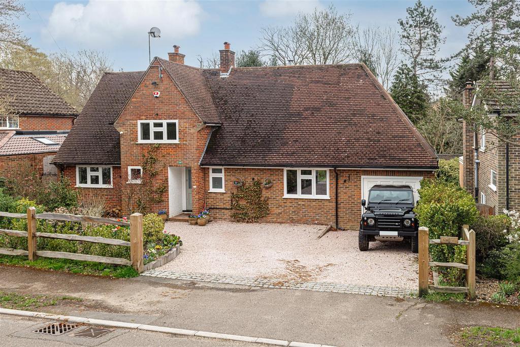 The Avenue, South Nutfield, Redhill 4 bed detached house for sale £