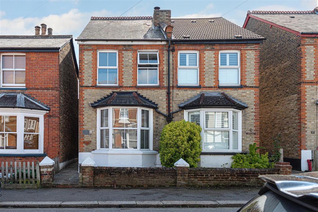 Gordon Road, Redhill 2 bed house for sale £450,000