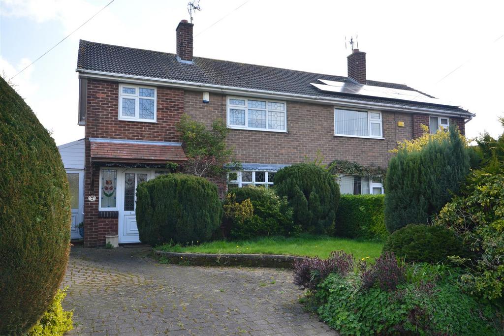 Stanhope Crescent, Burton Joyce... 3 bed semidetached house £260,000
