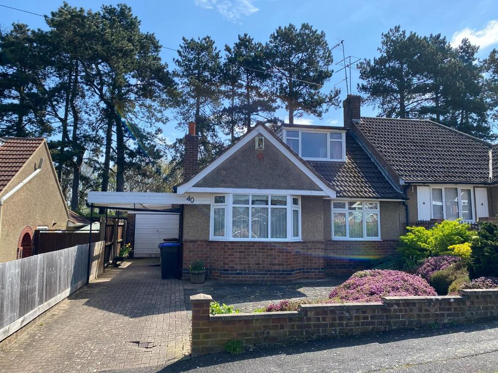Charnwood Avenue, Westone... 3 bed semidetached bungalow £259,995
