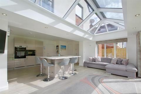 59 Harker Close, Hucknall, Nottingham, NG15 6XF