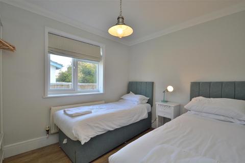 2 bedroom chalet for sale, Fort Warden Road, Totland Bay