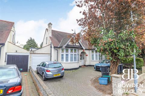 5 bedroom semi-detached house for sale, Westrow Gardens, Ilford