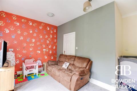 5 bedroom semi-detached house for sale, Westrow Gardens, Ilford