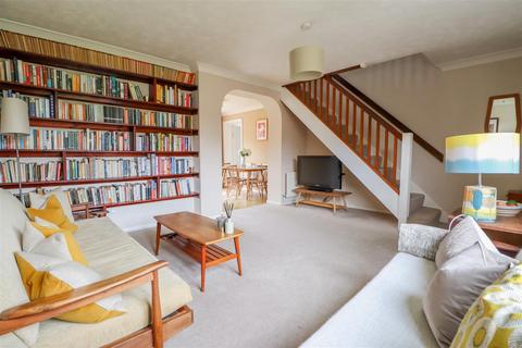 10 Winnet Way, Southwater, Horsham, RH13 9TB