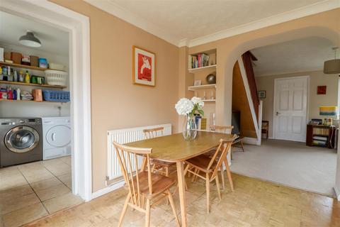 10 Winnet Way, Southwater, Horsham, RH13 9TB