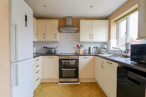 10 Winnet Way, Southwater, Horsham, RH13 9TB